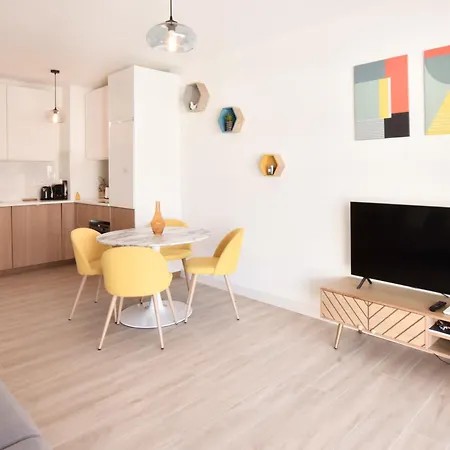 1-br With Terrace Carré Dor Walking Distance To The Beaches