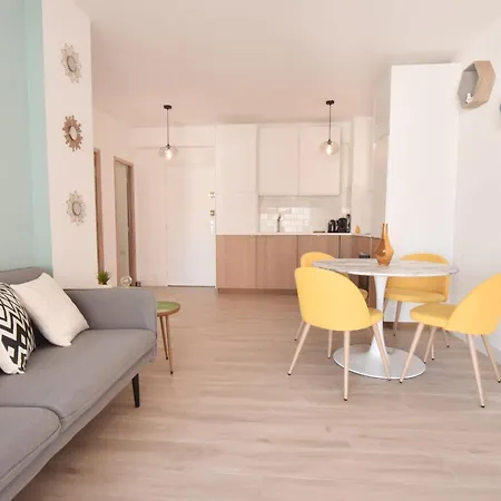 1-br With Terrace Carré Dor Walking Distance To The Beaches *
