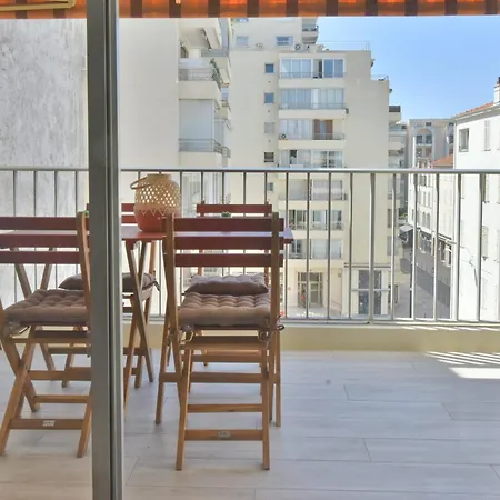 1-br With Terrace Carré Dor Walking Distance To The Beaches *